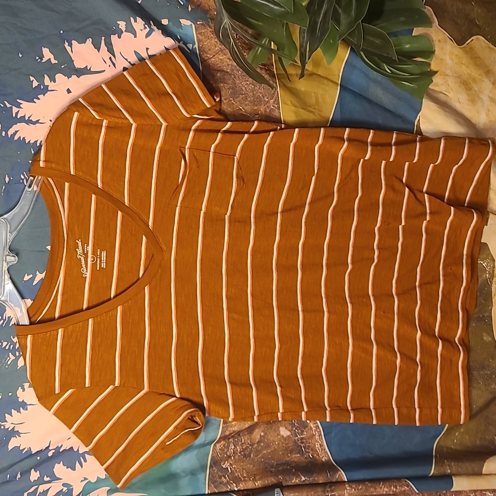 Universal thread stripped shirt
